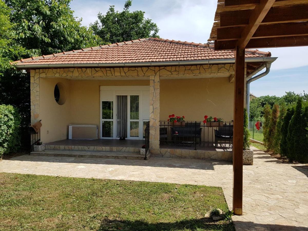 Vikendica Lesic Villa Cortanovci Ngoại thất bức ảnh