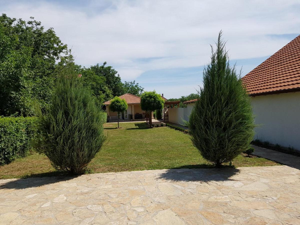 Vikendica Lesic Villa Cortanovci Ngoại thất bức ảnh