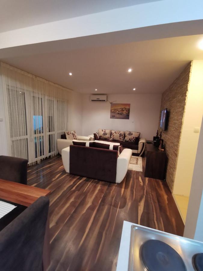 Vikendica Lesic Villa Cortanovci Ngoại thất bức ảnh
